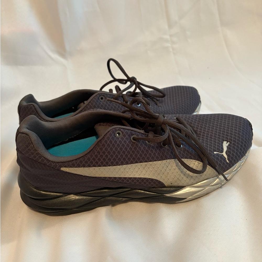 Puma Men's Black and Silver Athletic Shoes